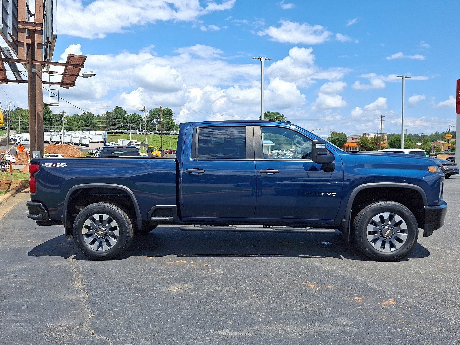 2023 Chevrolet Silverado 2500HD Custom photo 7