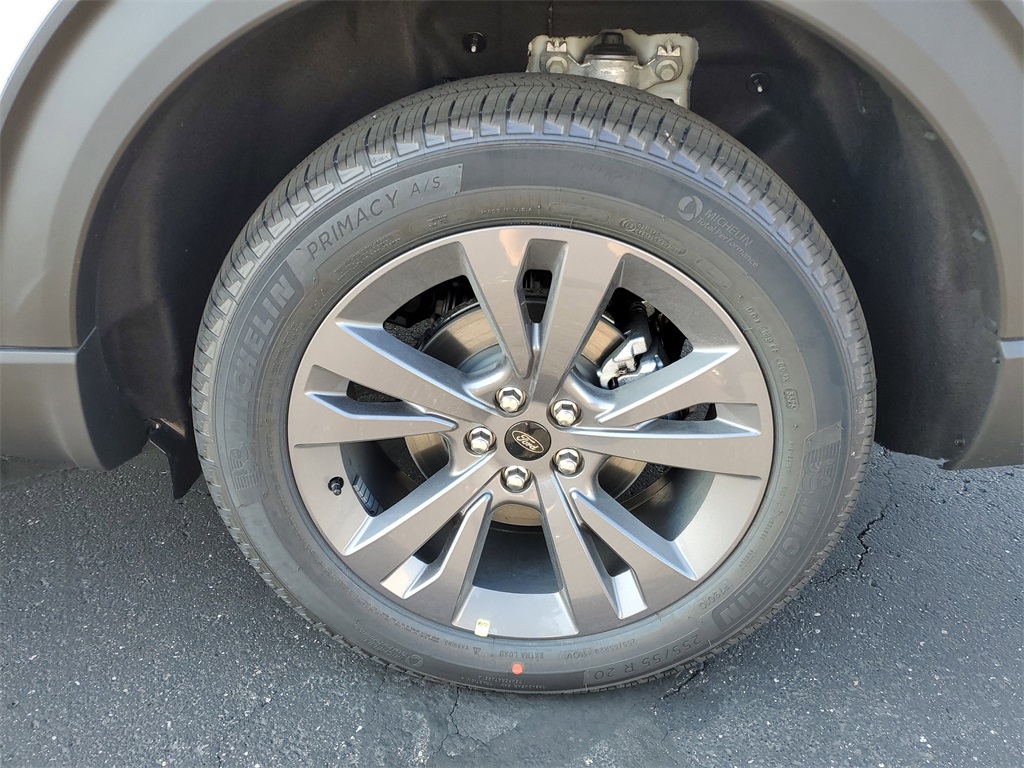 2025 Ford Explorer photo 27