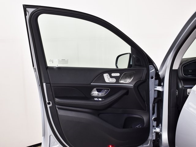 2026 Mercedes Benz GLS 450 4MATIC photo 13
