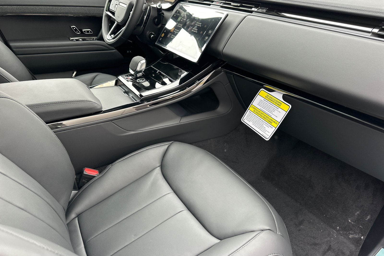 2025 Land Rover Range Rover Sport SE photo 18