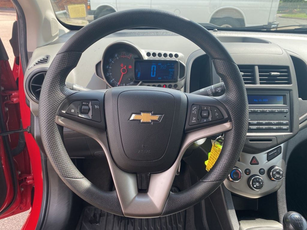 2013 Chevrolet Sonic LS photo 10