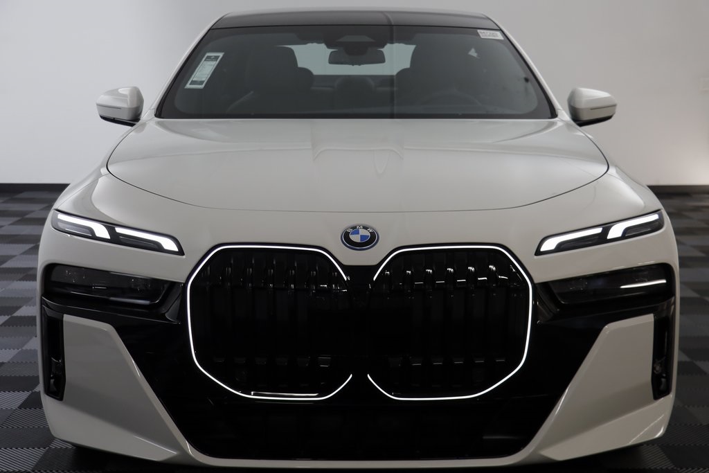 2026 Bmw 750e photo 23