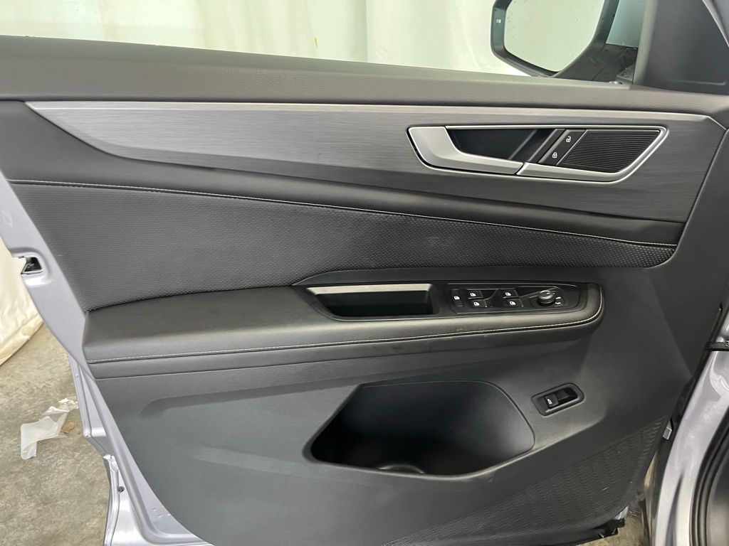 2024 Volkswagen Atlas Cross Sport SE Technology photo 9