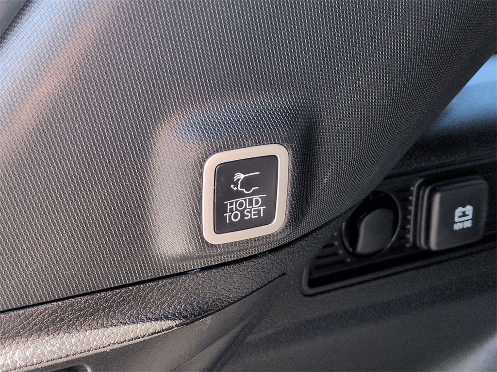 2023 Jeep Grand Cherokee Limited photo 3