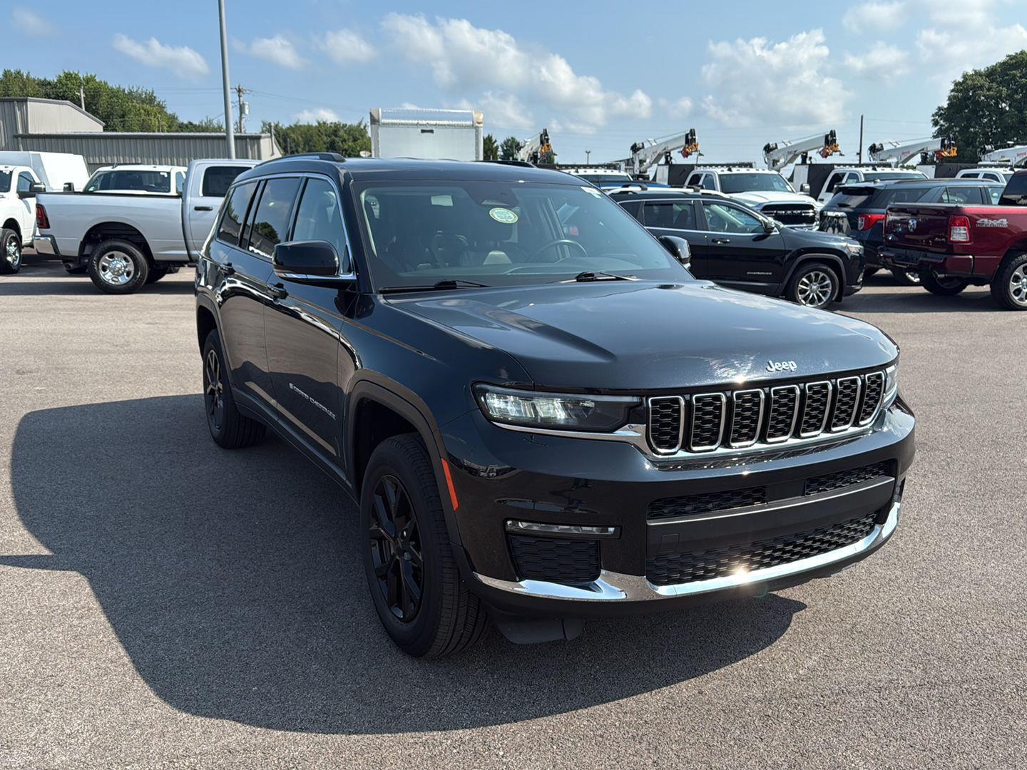 2022 Jeep Grand Cherokee Limited photo 2
