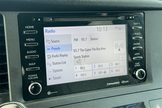 2018 Toyota Sienna XLE photo 19