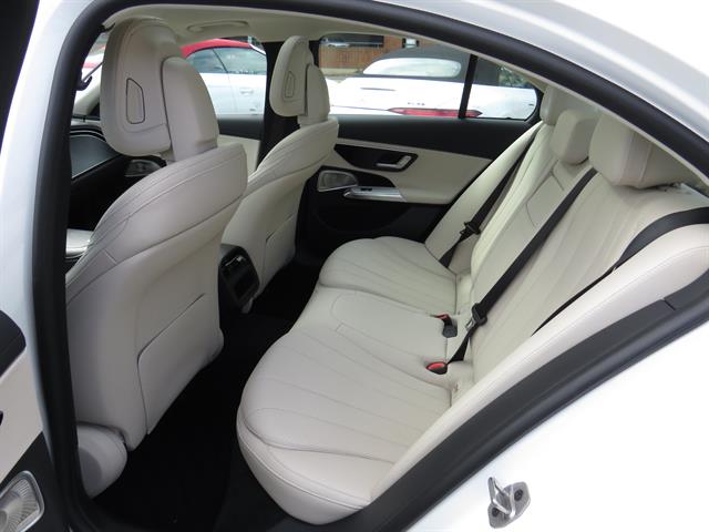 2025 Mercedes Benz E 350 4MATIC photo 19