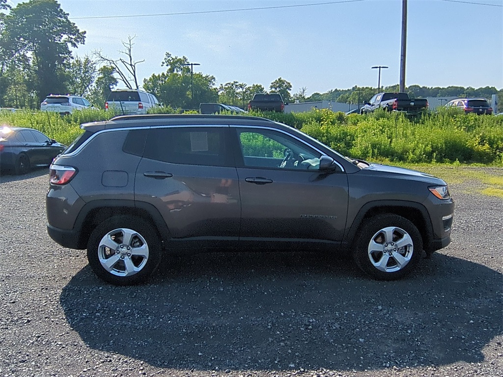 2021 Jeep Compass Latitude photo 2