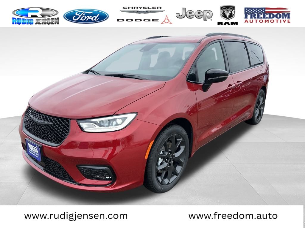 2026 Chrysler Pacifica Select's photo