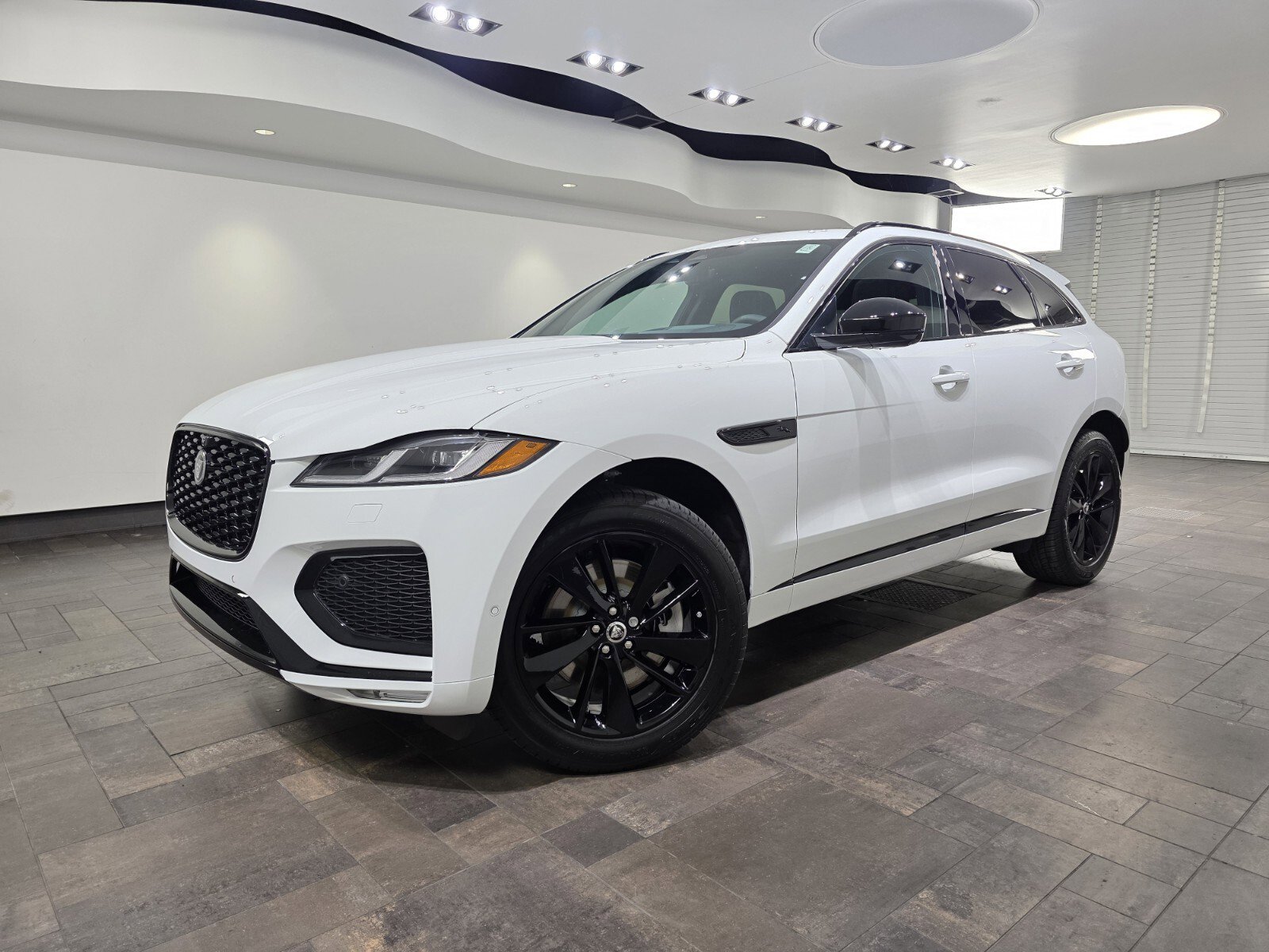2026 Jaguar F-Pace R-Dynamic S's photo