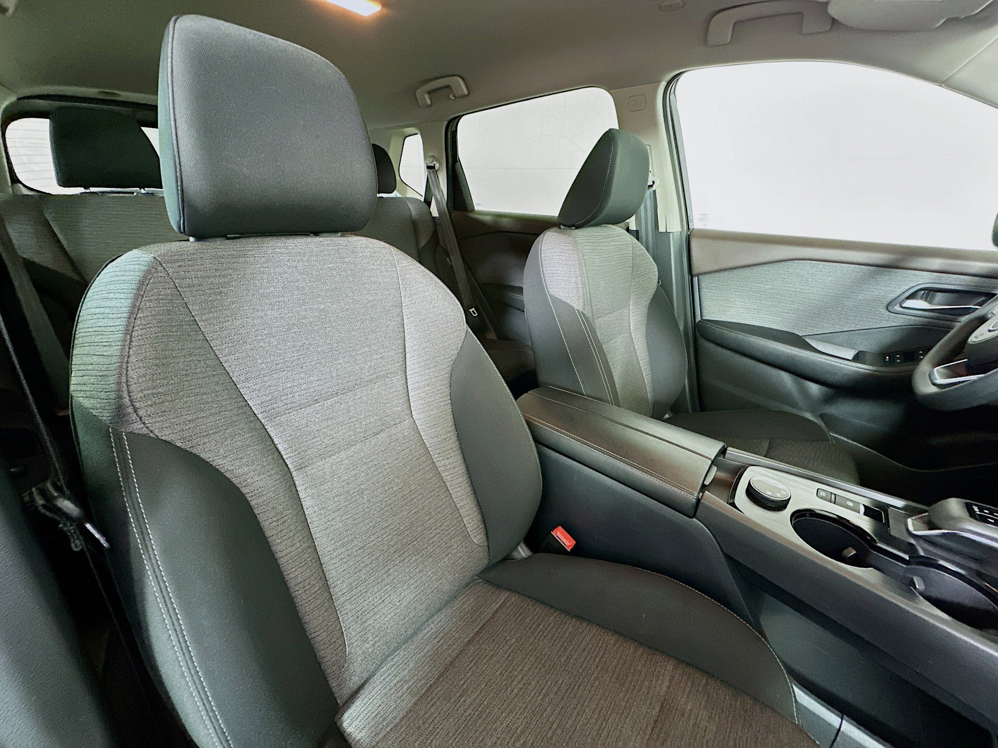 2023 Nissan Rogue SV photo 23