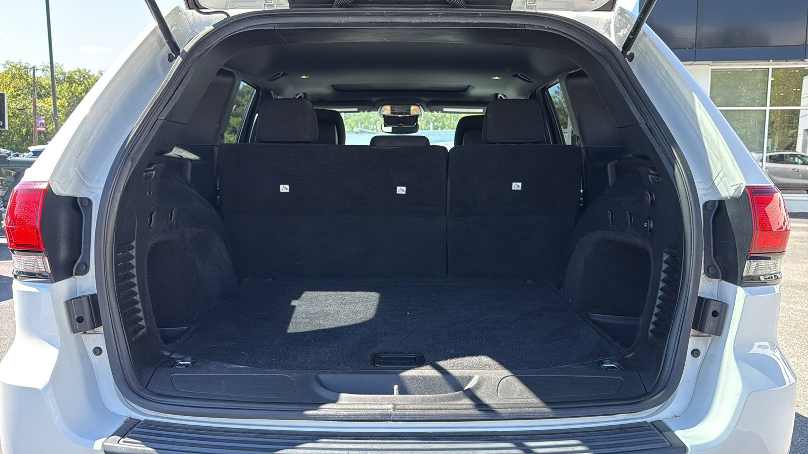 2017 Jeep Grand Cherokee Anniversary Edition photo 26