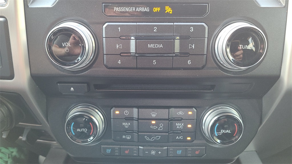 2017 Ford F-150 Platinum photo 23