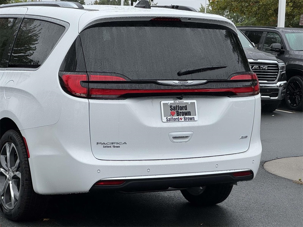 2026 Chrysler Pacifica Pinnacle photo 11