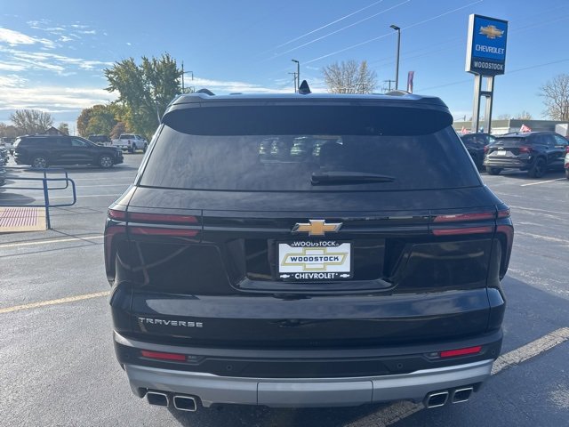 2025 Chevrolet Traverse photo 2
