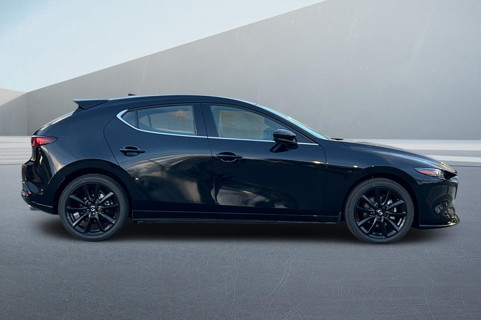 2025 Mazda Mazda3 Hatchback Premium Plus photo 2