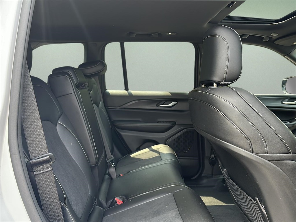2023 Jeep Grand Cherokee Altitude photo 21