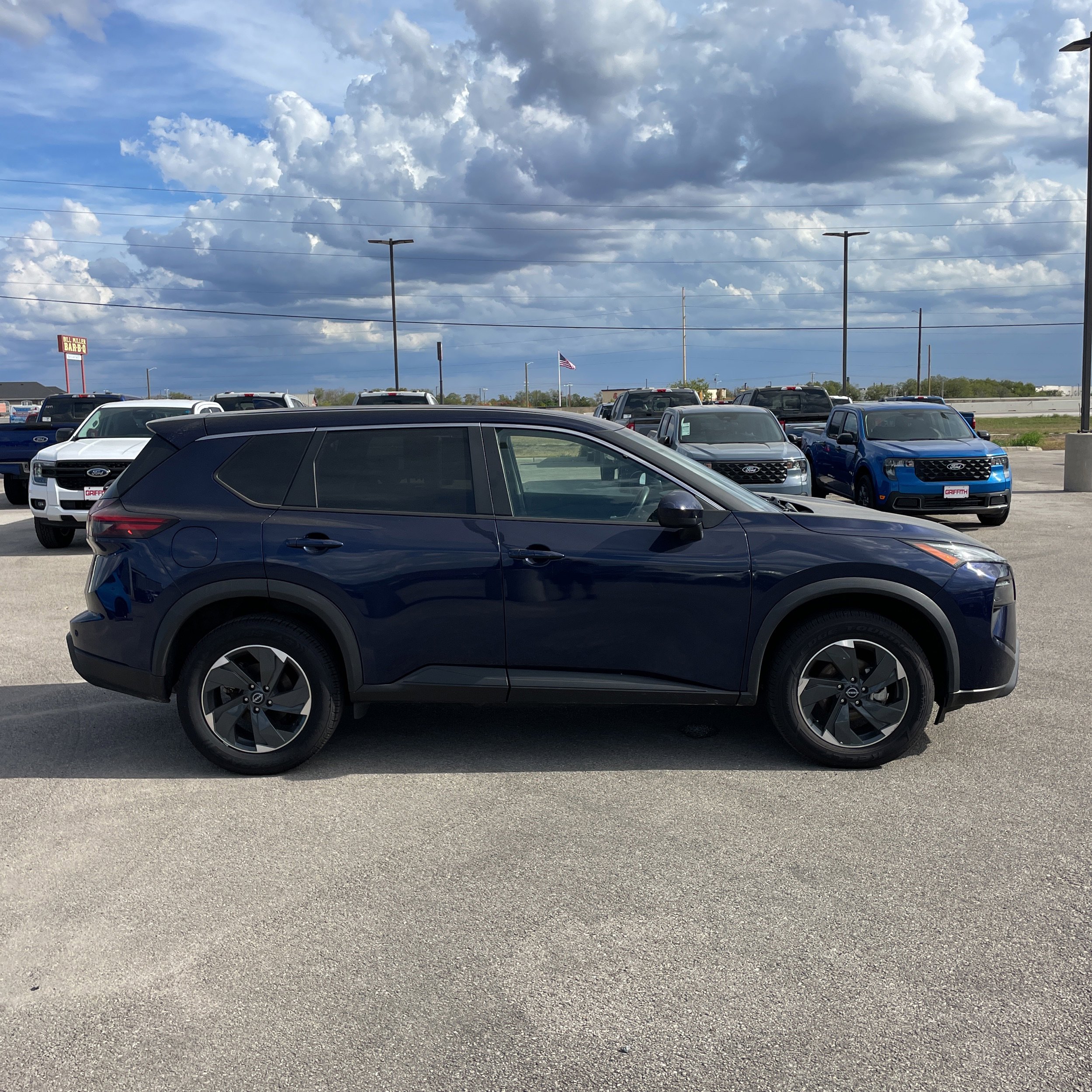 2024 Nissan Rogue SV AWD photo 2