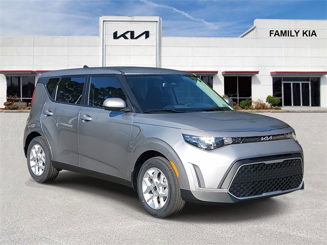 2025 Kia Soul LX's photo