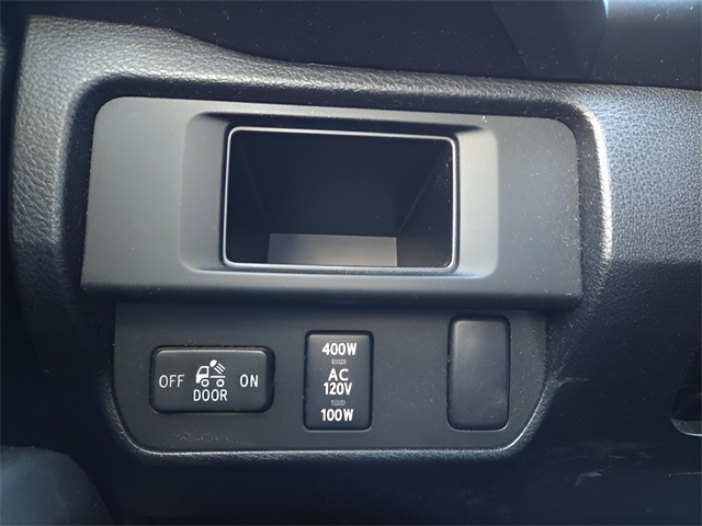 2016 Toyota Tacoma TRD Sport photo 18