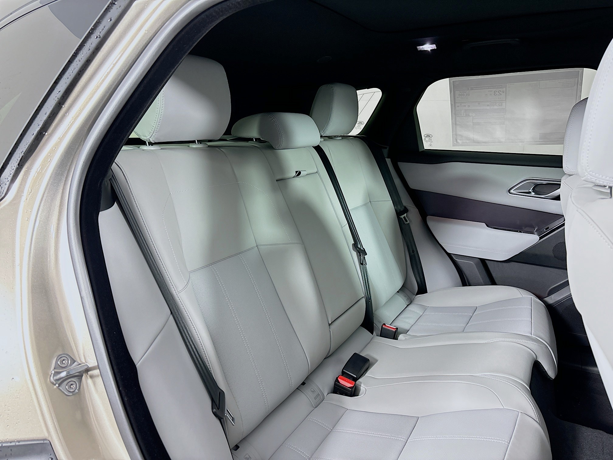 2026 Land Rover Range Rover Velar SE photo 18