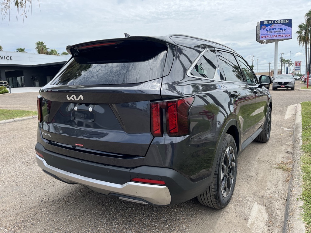 2025 Kia Sorento S photo 3