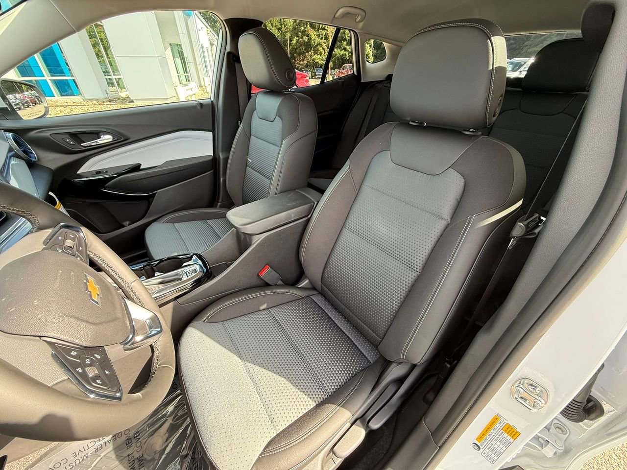 2025 Chevrolet Trax LT photo 14