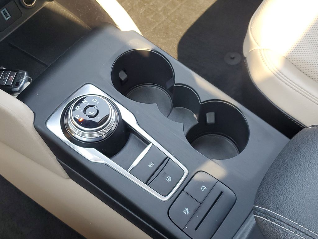 2020 Ford Escape SEL photo 19