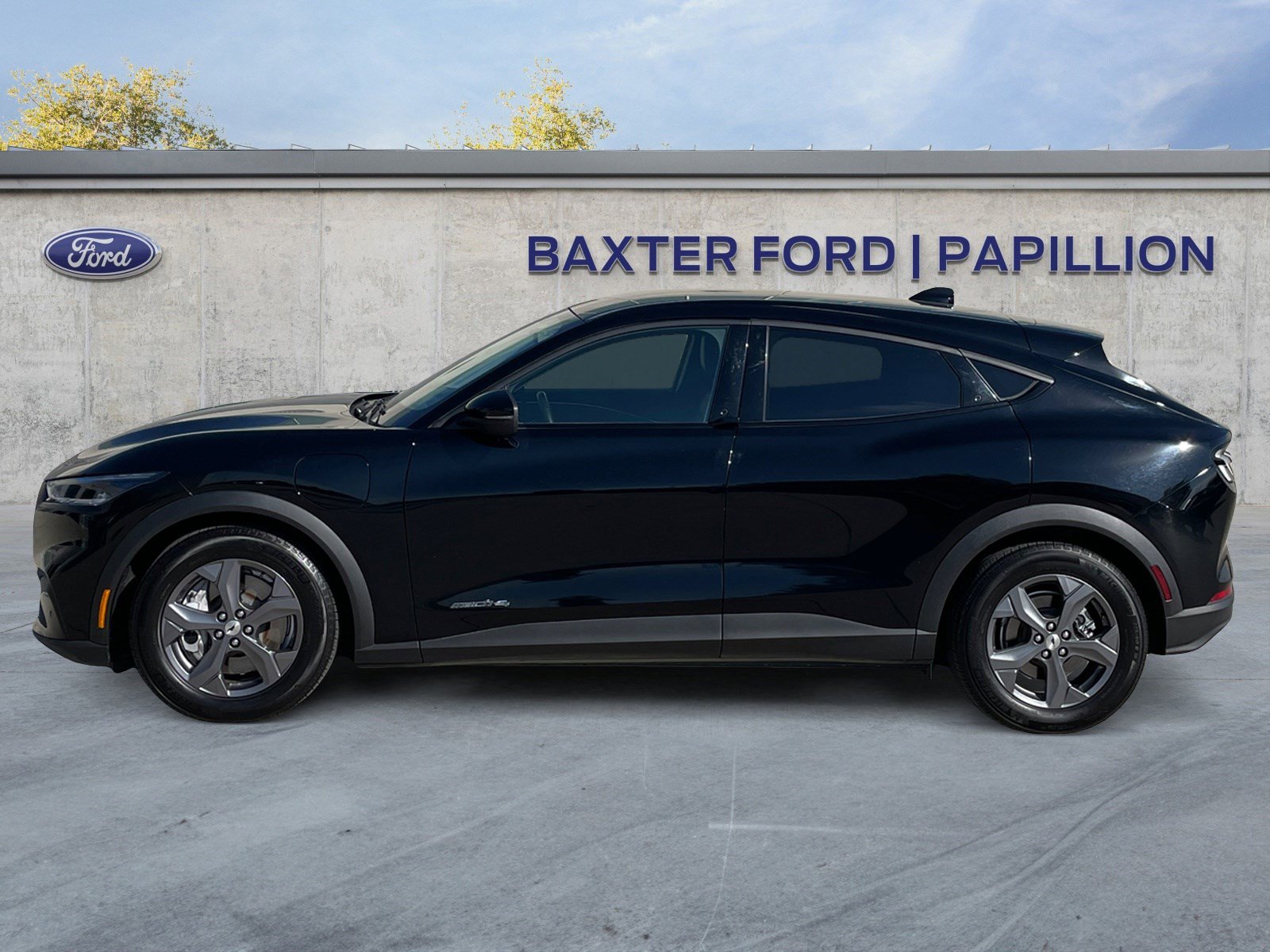 2022 Ford Mustang Mach-E Select photo 2