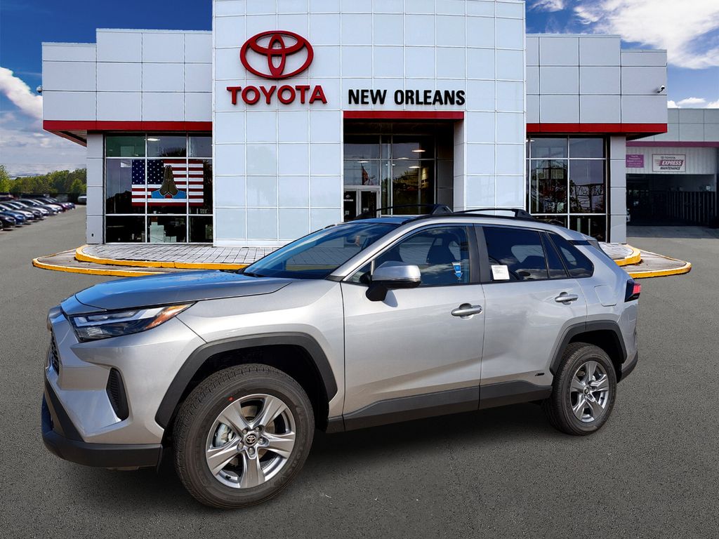 2025 Toyota RAV4 XLE's photo