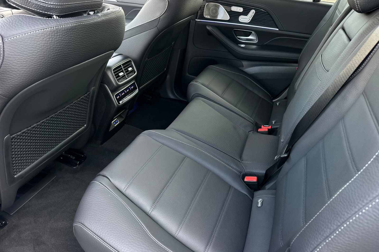 2026 Mercedes Benz GLS 580 4MATIC photo 9