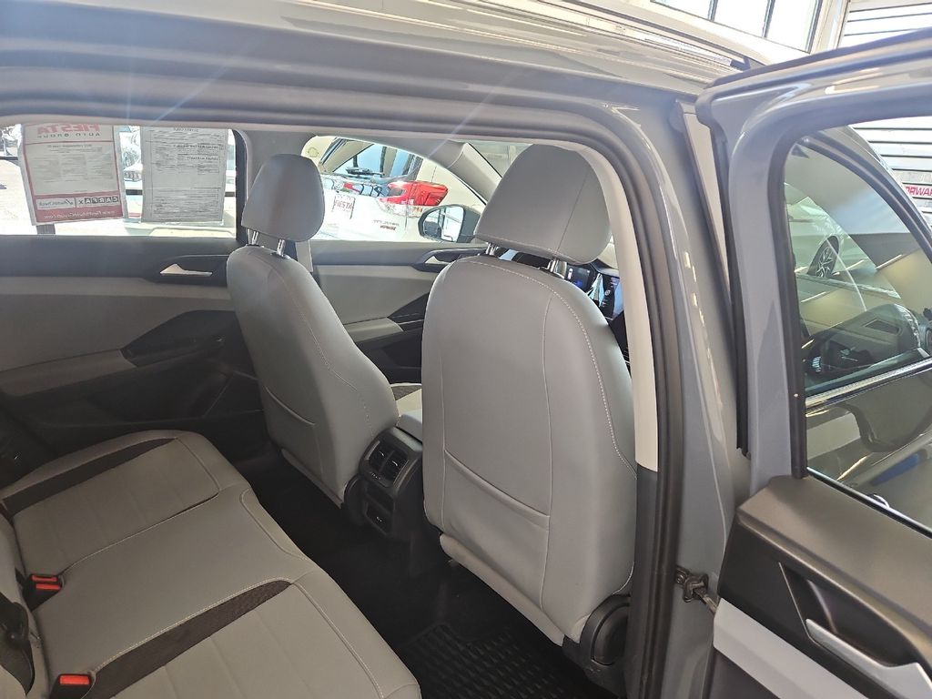 2022 Volkswagen Taos SE photo 16