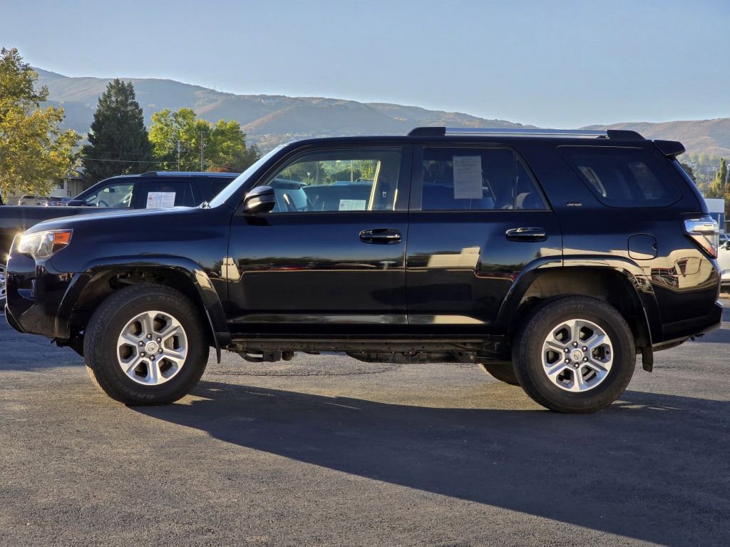 2022 Toyota 4Runner SR5 photo 3