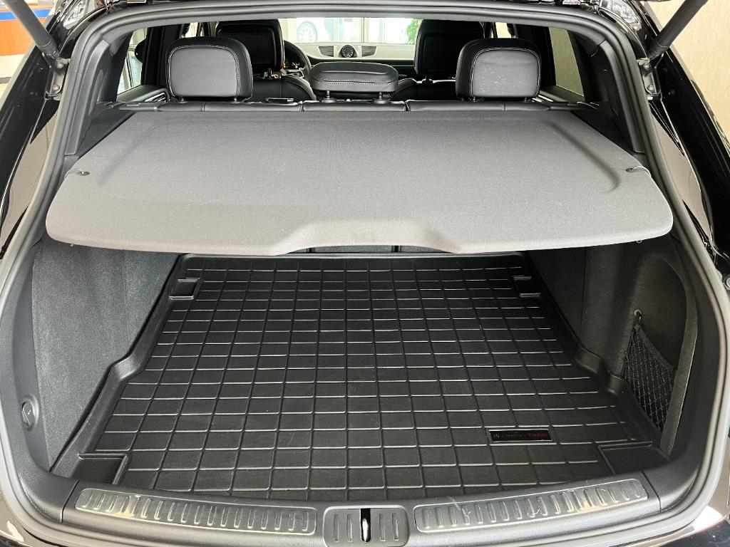 2024 Porsche Macan photo 3