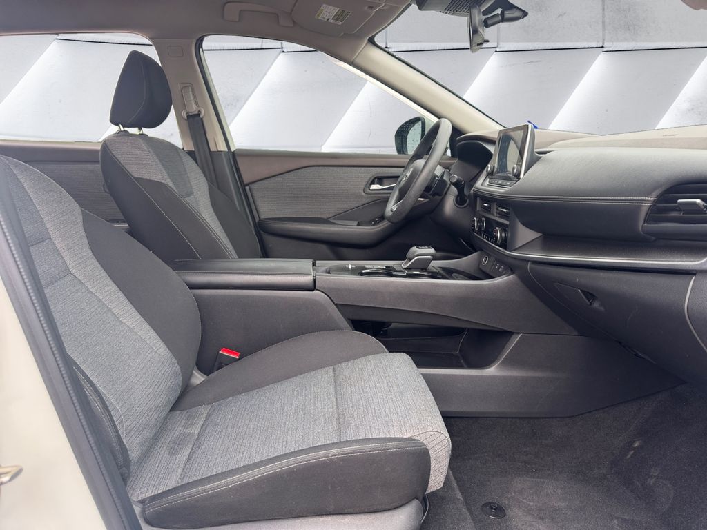 2023 Nissan Rogue SV photo 13