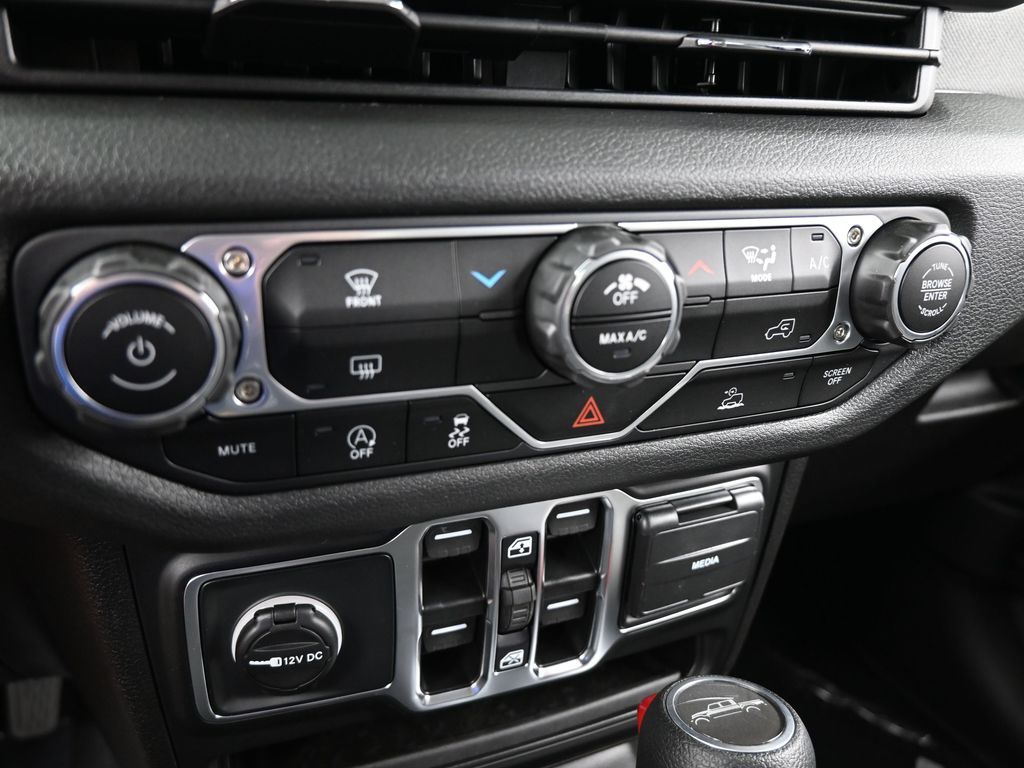2025 Jeep Gladiator Sport S photo 17