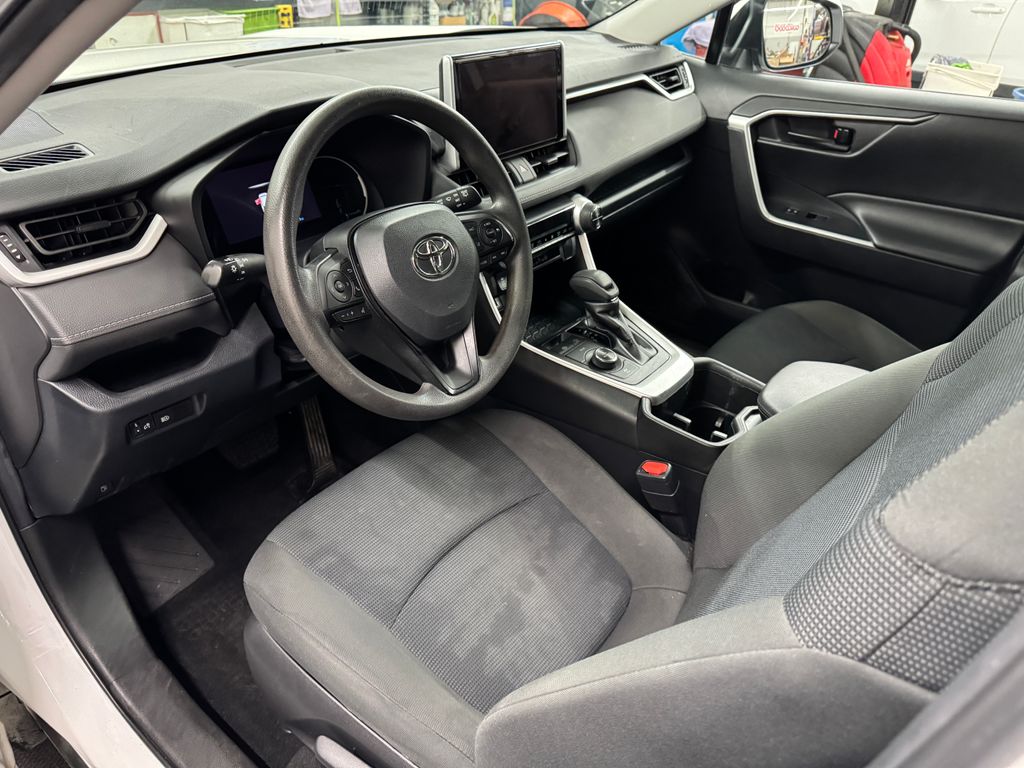 2023 Toyota RAV4 Hybrid LE photo 9