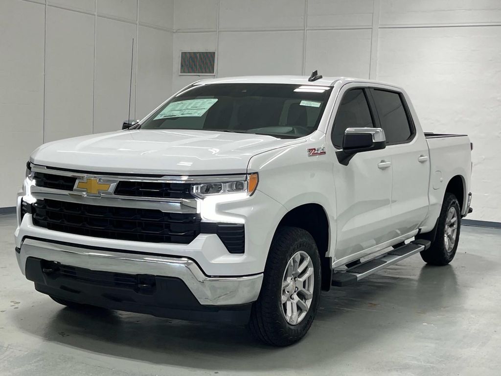 2025 Chevrolet Silverado 1500 LT photo 4