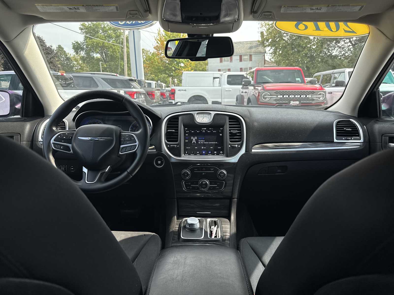 2018 Chrysler 300 Touring photo 17
