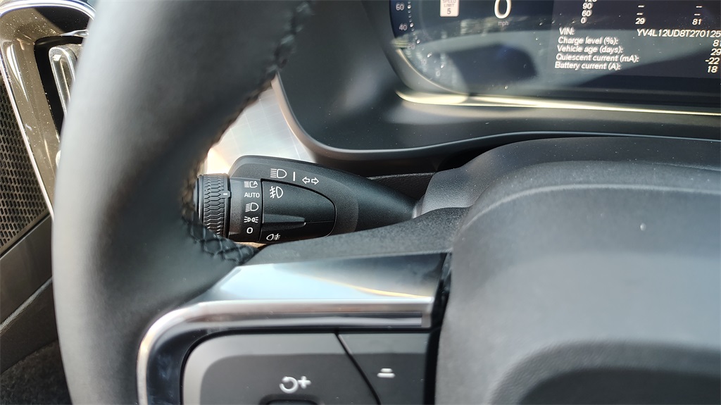 2026 Volvo XC40 photo 19