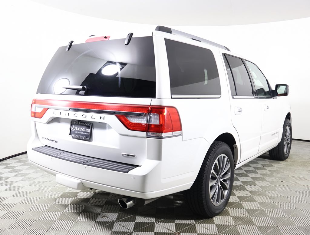 2016 Lincoln Navigator Select photo 5