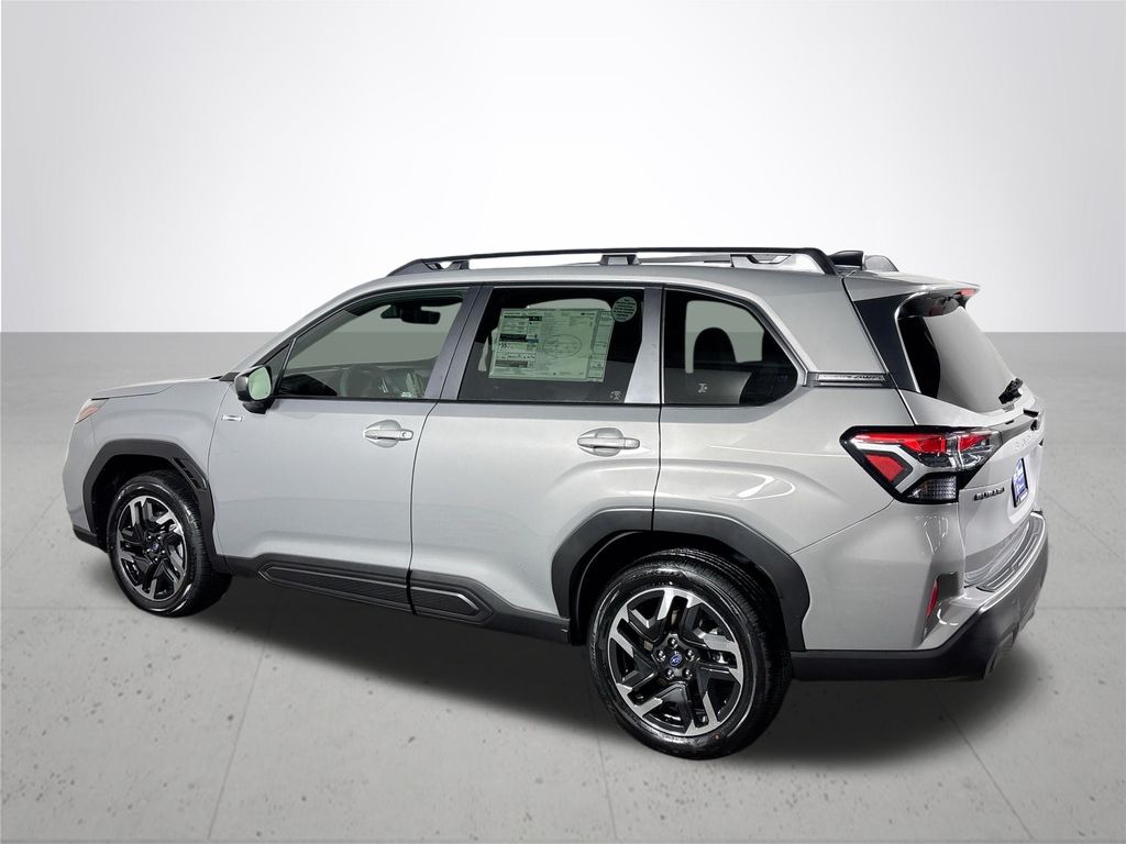 2025 Subaru Forester Premium photo 8