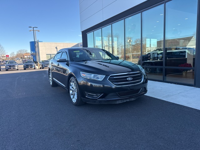 2015 Ford Taurus Limited's photo