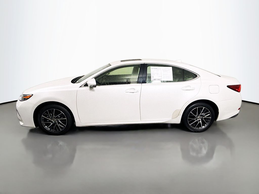 2016 Lexus ES 350 Base photo 4