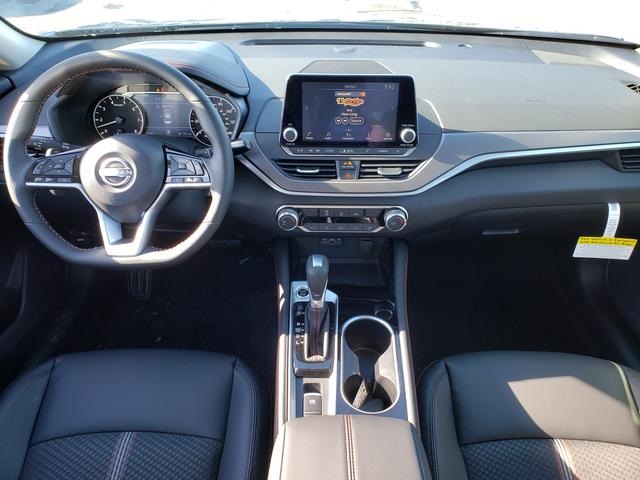 2025 Nissan Altima SR photo 14