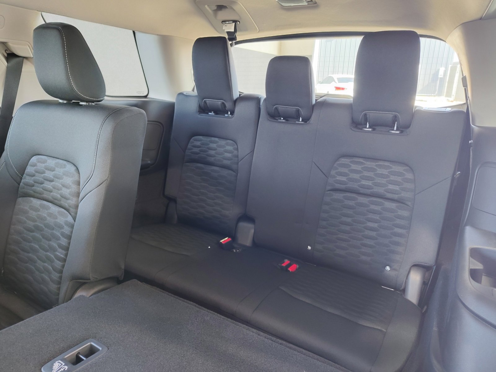2025 Nissan Pathfinder SV photo 22