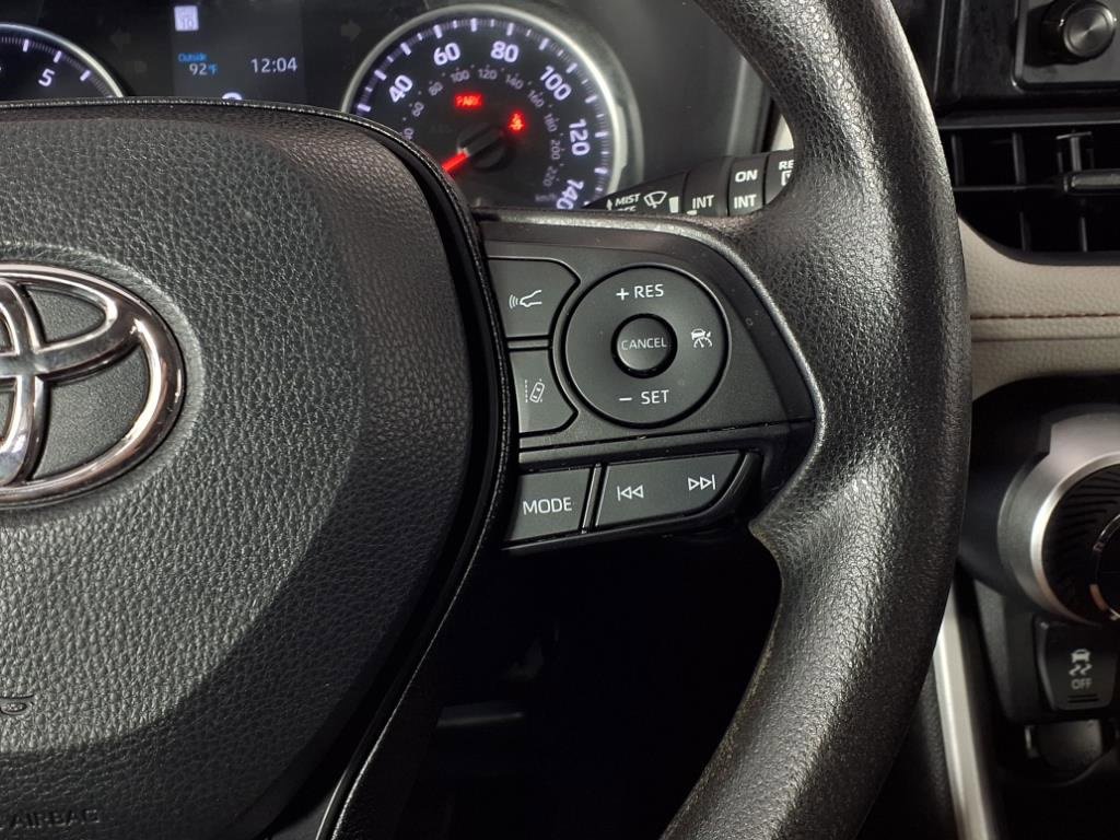 2021 Toyota RAV4 XLE photo 8