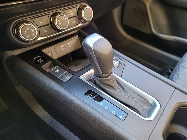 2025 Nissan Kicks SV photo 14