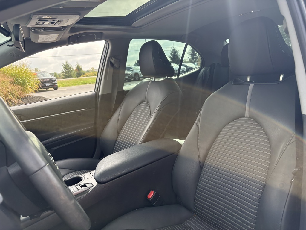2023 Toyota Camry SE photo 4
