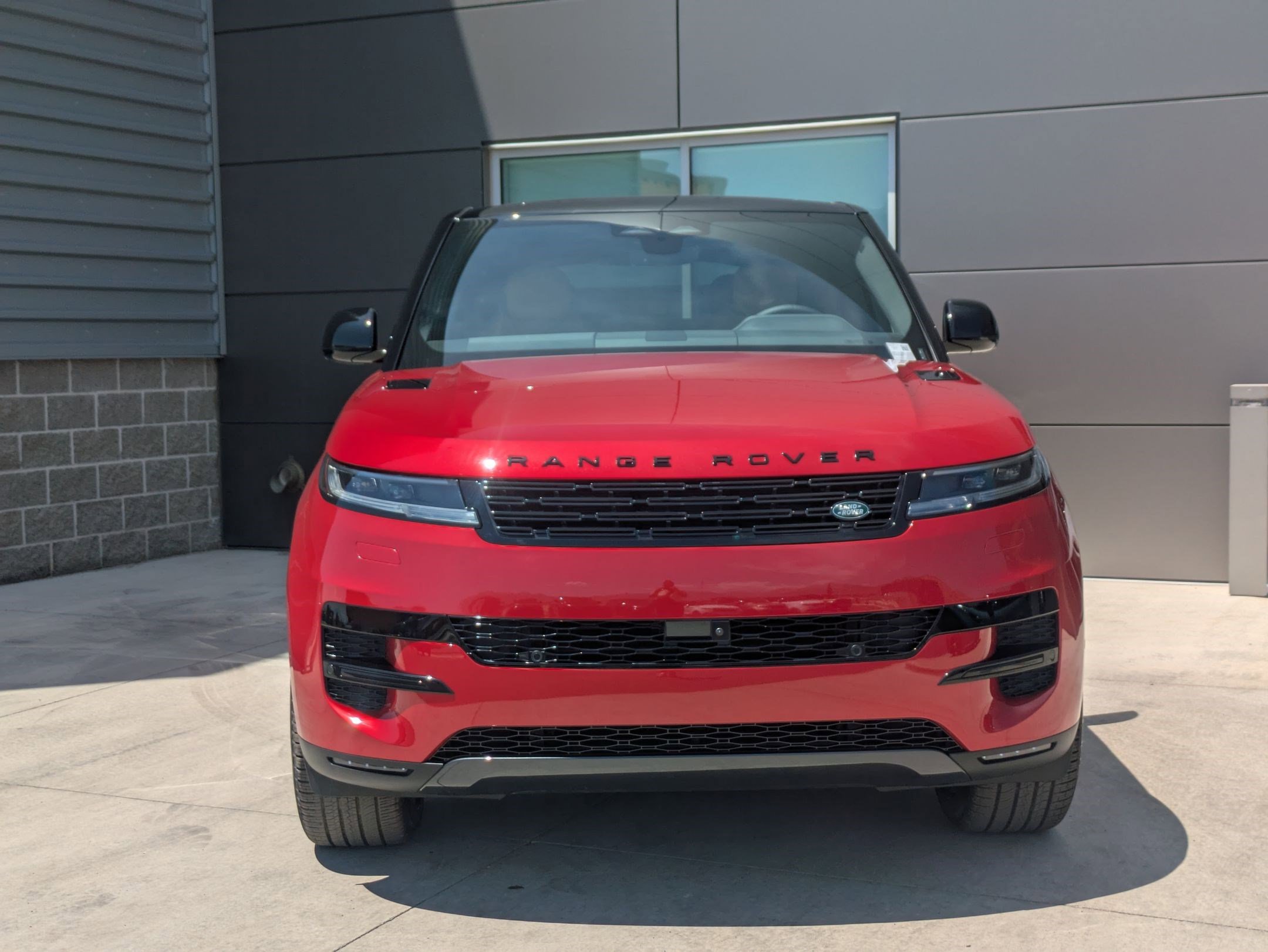 2025 Land Rover Range Rover Sport SE photo 2